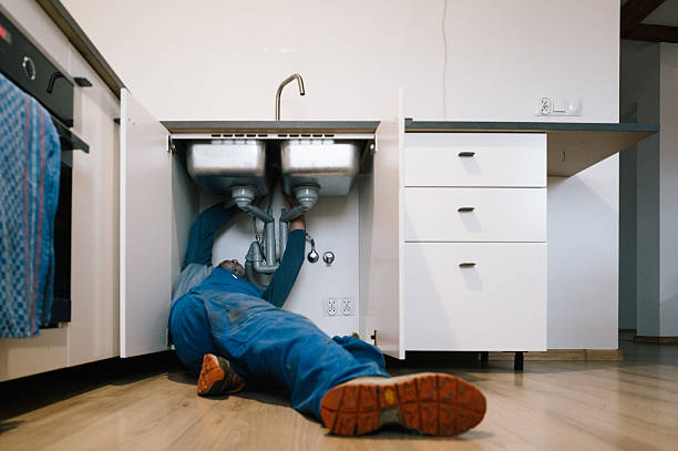 Professional Emergency Plumber technician working in Mound City, KS